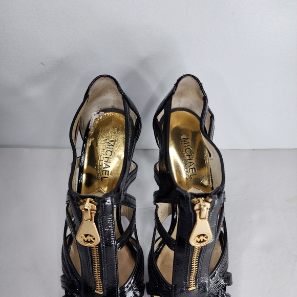 MICHAEL KORS Black Patent Cage Zipper. - Picture 6 of 10